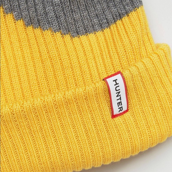 ❤️❤️PRELOVED❤️❤️ HUNTER Original Moustache Beanie Bobble Hat and Scarf - Picture 11 of 12